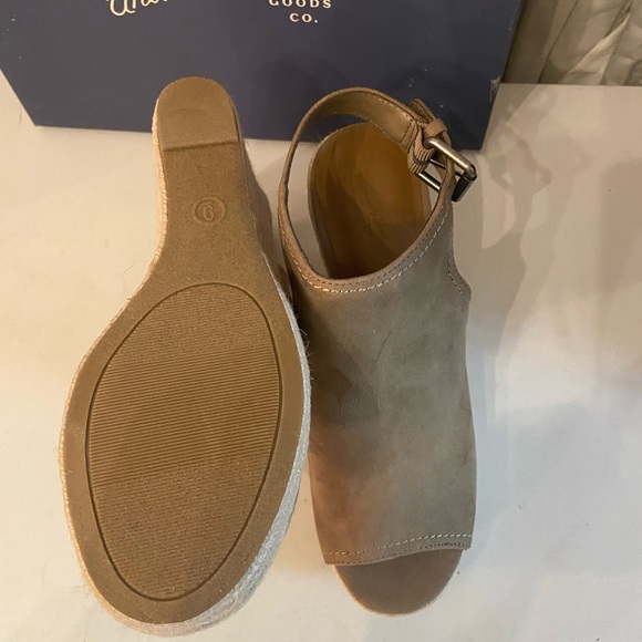 Universal Threads tan suede wedge heel peep tie shoes in various sizes all NIB - Picture 6 of 7